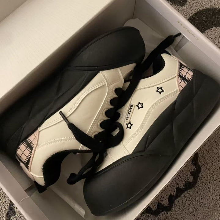 Damen Hochfront Sneaker mit trendigem Plateau und Sternen-Applikationen Echo Archiv