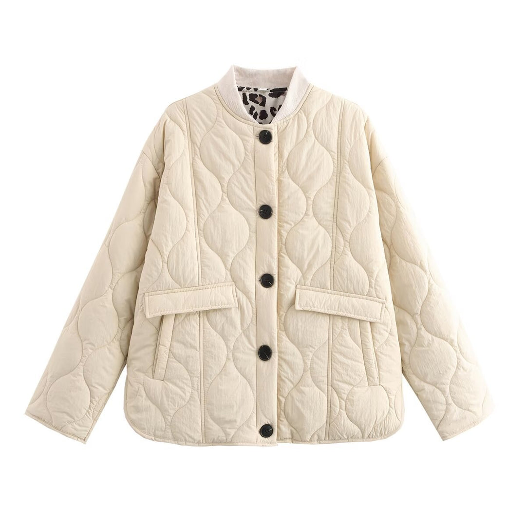 Damen gesteppte Kurzjacke mit Rundhals, dekorativer Knopfleiste und Pattentaschen Echo Archiv