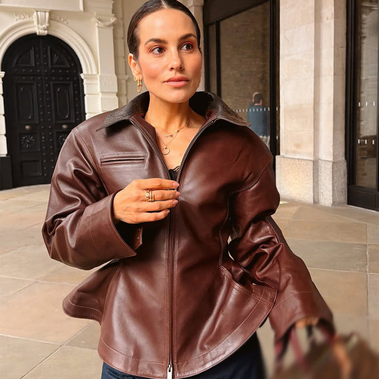 Damen Lederjacke mit tailliertem Schößchen, Reißverschluss & großem Hemdkragen Echoarchiv