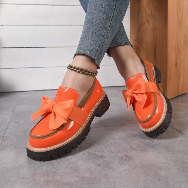 Damen Lack-Loafer mit großer Zierschleife und profilierter Gummisohle – Lioré