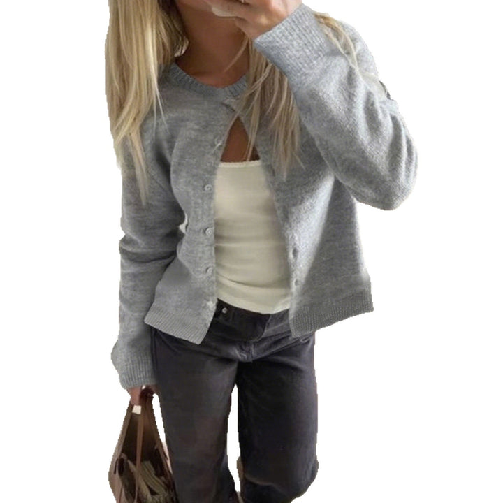 Damen kurzgeschnittene Kuschelstrick-Cardigan mit Rundhalsausschnitt und Perlmuttknöpfen – Veloura