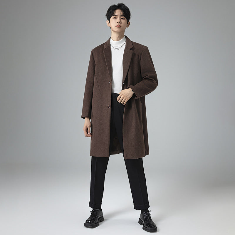 Herren Eleganter Longline-Wollmantel mit minimalistischem Revers und taillierter Silhouette Echoarchiv