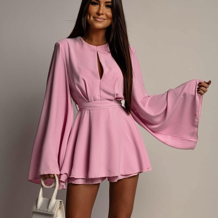 Damen Kurzer Playsuit mit weiten Kimonoärmeln und Taillengürtel Echoarchiv