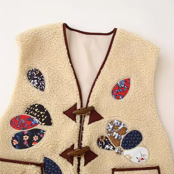 Damen nan ärmellose Teddyweste mit Patchwork-Applikationen und Holzknopf Verschluss Echo Archiv