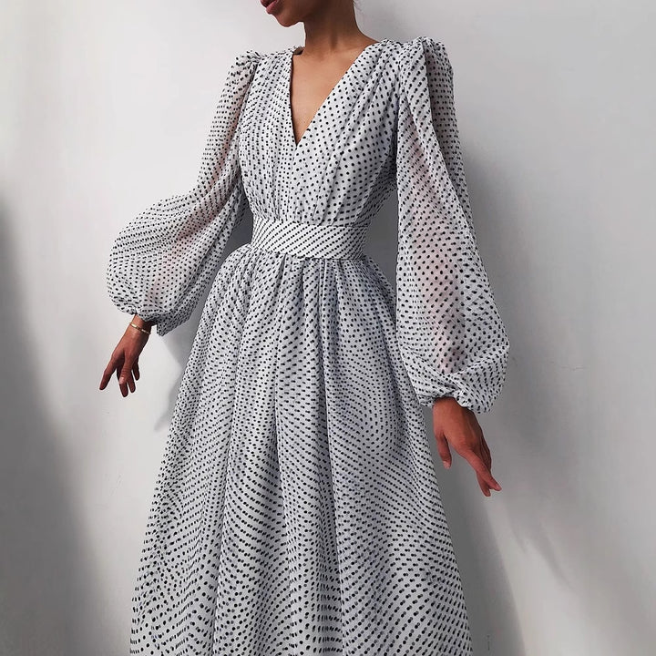 Damen Kleid mit transparentem Puffärmel und floralem Punkte-Design Echo Archiv