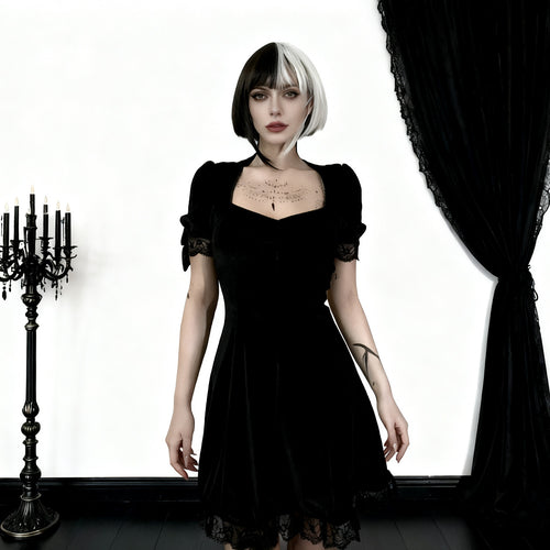 Damen Verspieltes Mini-Kleid mit Puffärmeln und zarter Spitze Echo Archiv