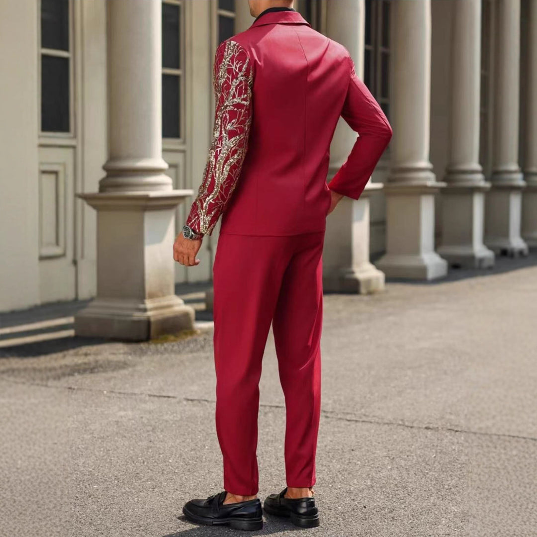 Herren Glamouröser Pailletten-Anzug mit kunstvollen Verzierungen Echoarchiv