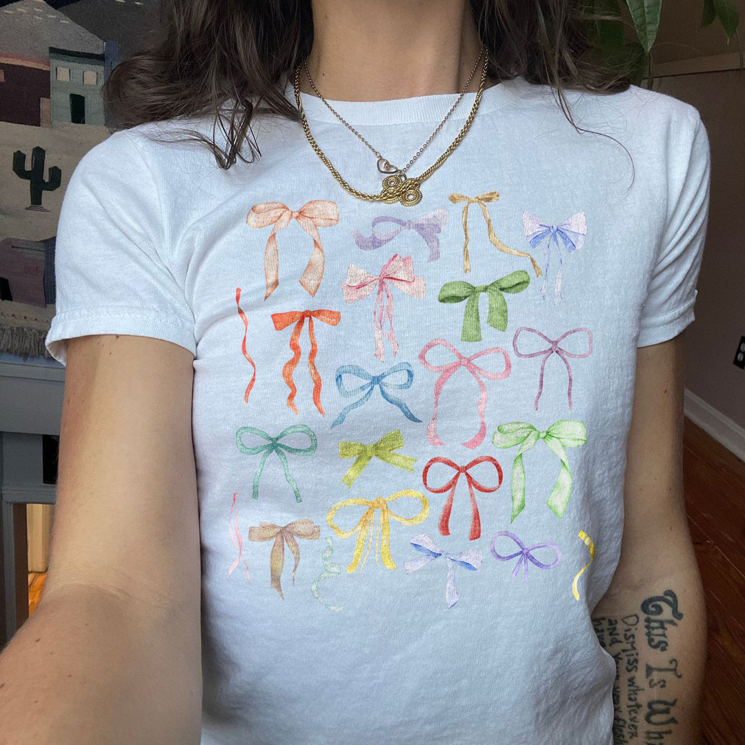 Damen T-Shirt mit flauschigem Schleifenmotiv Echo Archiv