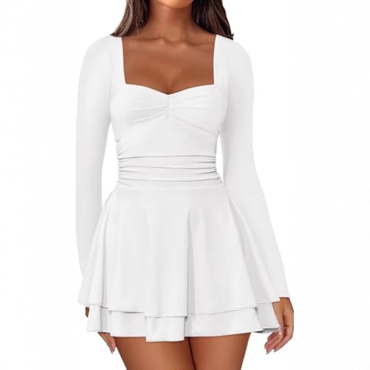 Damen Langarm-Minikleid mit quadratischem Ausschnitt, taillierter Raffung und zweilagigem Volantrock – Élara