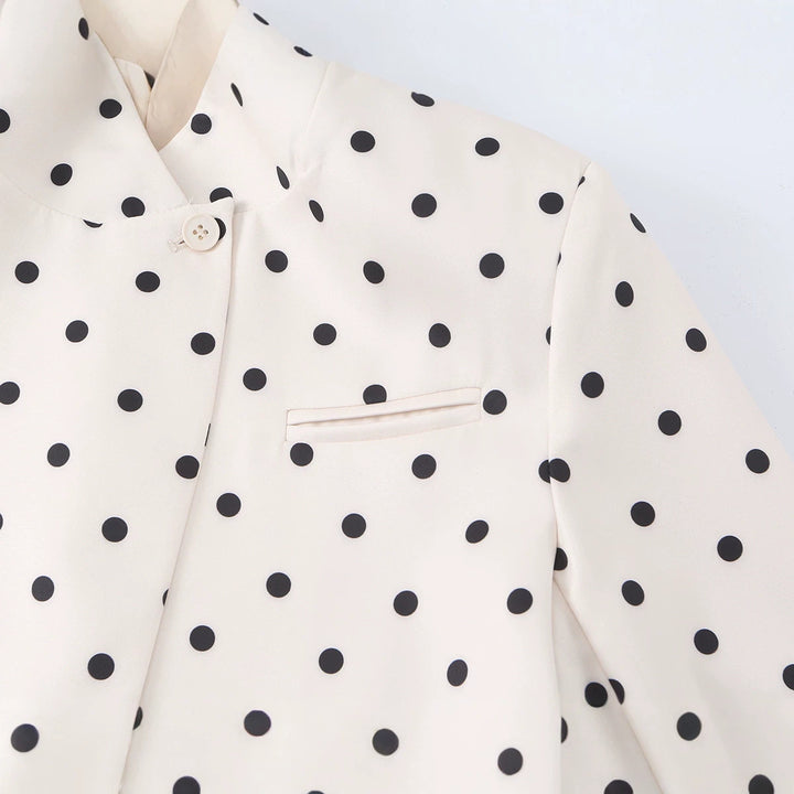 Damen Gepunkteter Boxy‑Blazer mit Stehkragen und Pattentaschen Echoarchiv