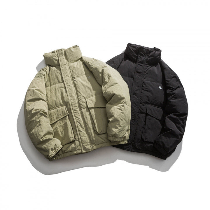 Unisex Oversize wattierte Steppjacke mit hohem Stehkragen, großen Pattentaschen und Crinkle-Effekt Echo Archiv