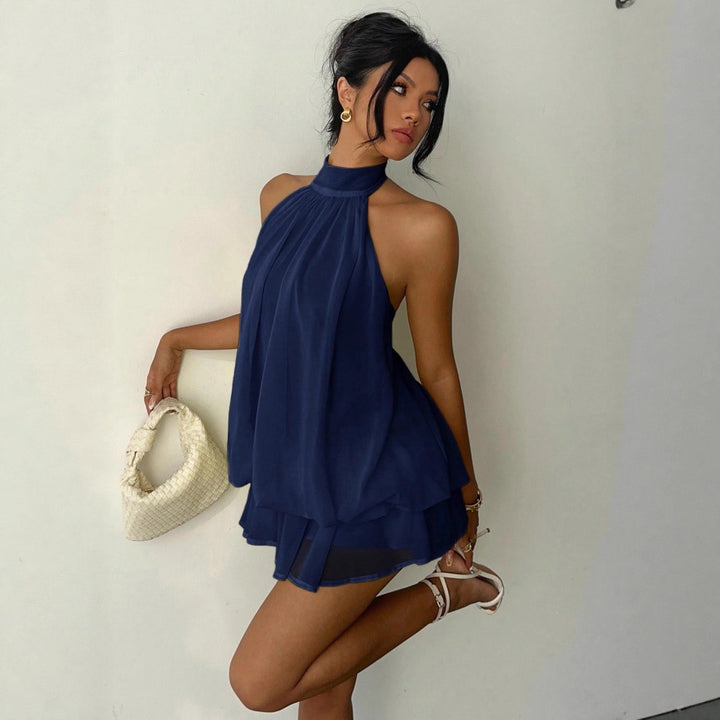 Damen Ärmelloser Chiffon-Playsuit mit hohem Stehkragen, gerafftem Oberteil und Stufen-Shorts – Solévia