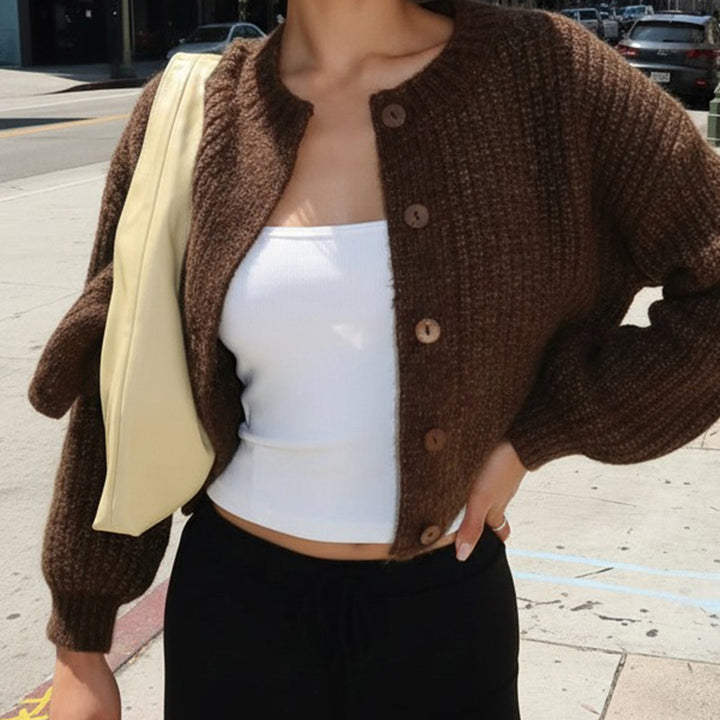 Damen Kurzgeschnittene Rippstrick-Cardigan mit Ballonärmeln und Zierknopfleiste – Veloura