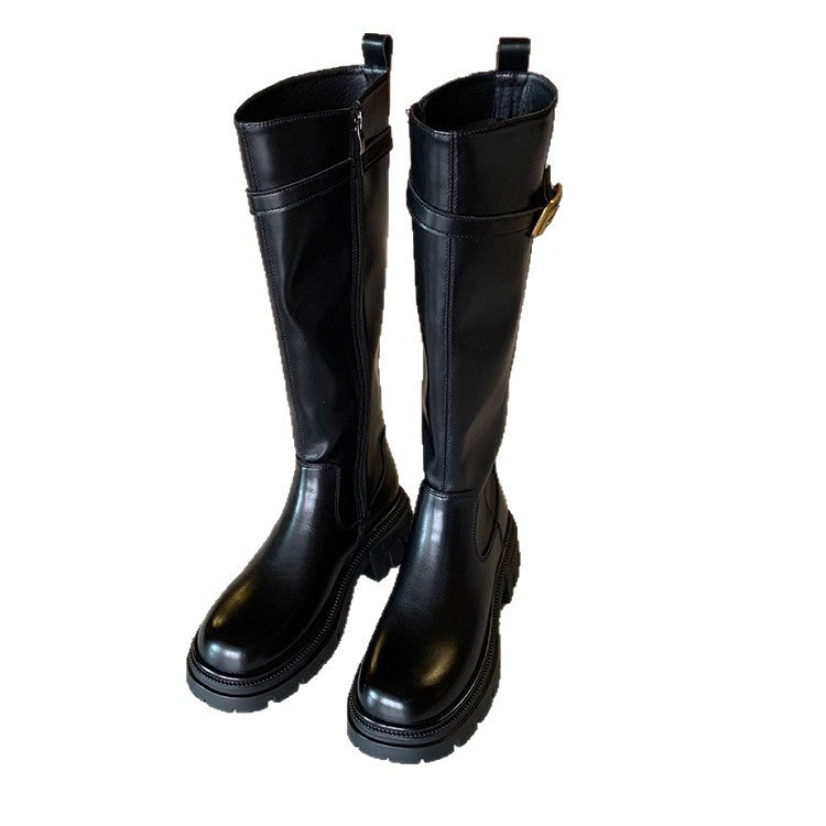 Damen Kniestiefel mit profilierter Lug‑Sohle und dekorativem Schnallenriemen Echo Archiv