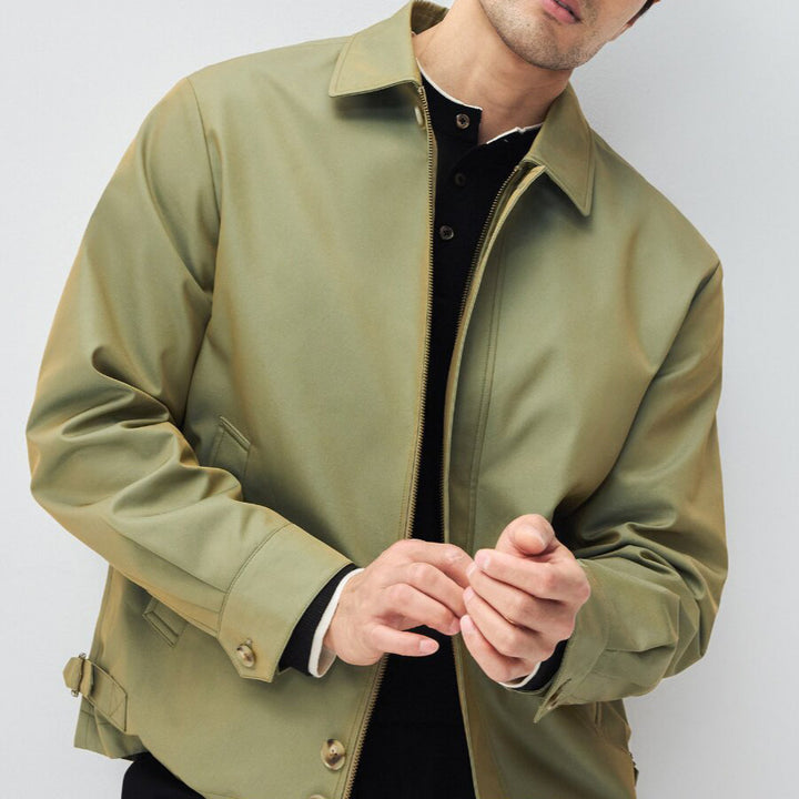 Herren Kurzjacke im modernen Harrington‑Stil mit Stehkragen und verdecktem Reißverschluss Echoarchiv