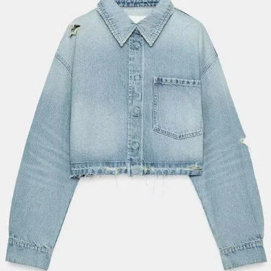 Damen Cropped Jeansjacke im Boxy‑Cut mit fransigem Saum und aufgesetzter Brusttasche Echo Archiv