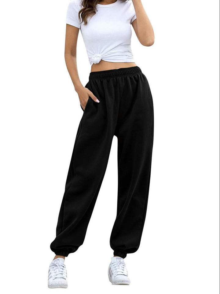 Damen weite High‑Waist Sweatpant mit elastischem Komfortbund, seitlichen Eingrifftaschen und gerafften Knöchelbündchen – Avérine
