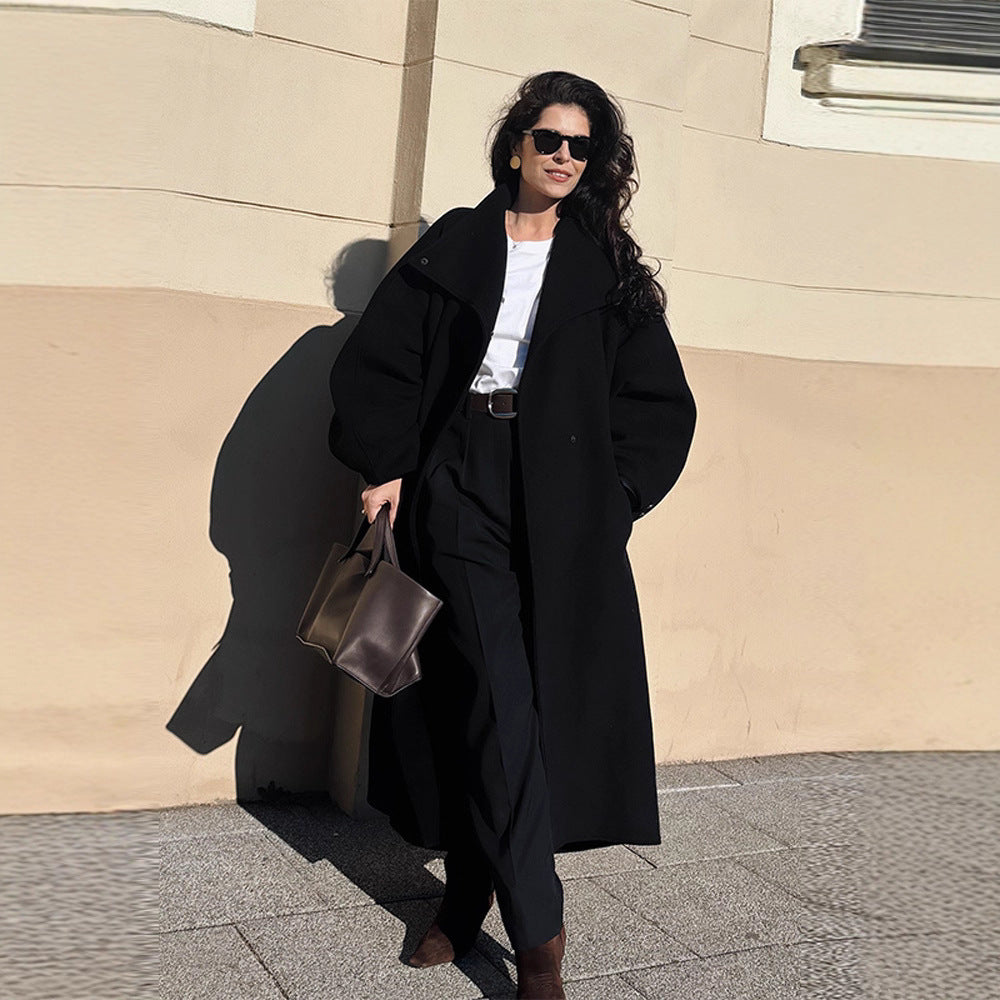 Damen Mantel im minimalistischen Midi‑Schnitt mit Stehkragen und verdeckter Knopfleiste Echo Archiv