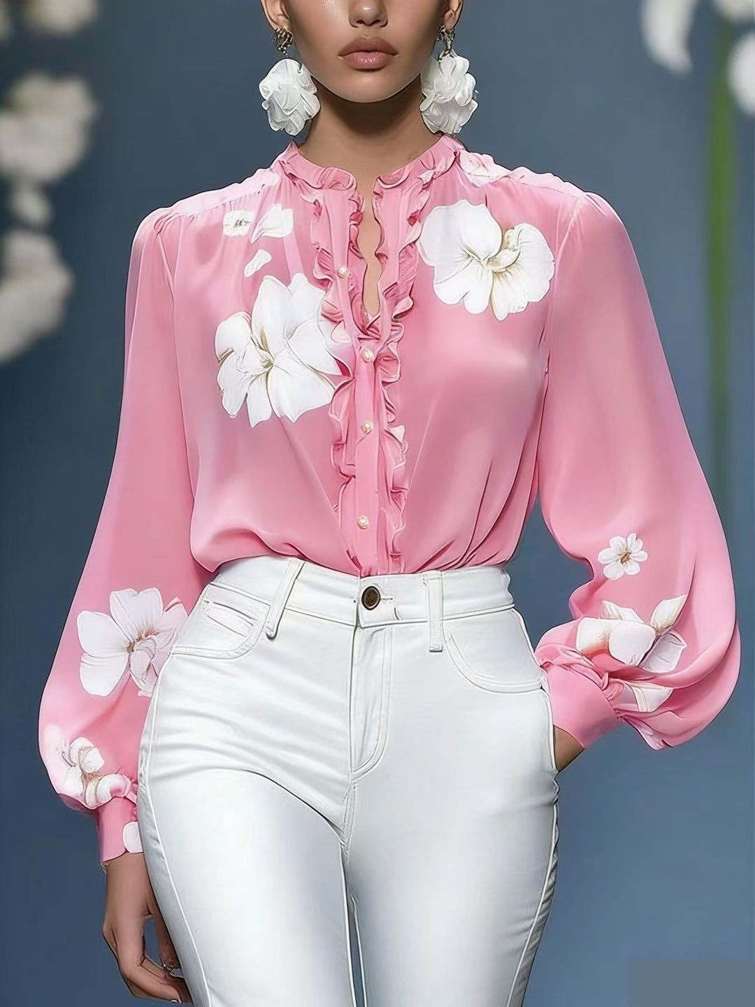 Damen Seidenbluse mit Rüschenblende und floraler Applikation – Élovi