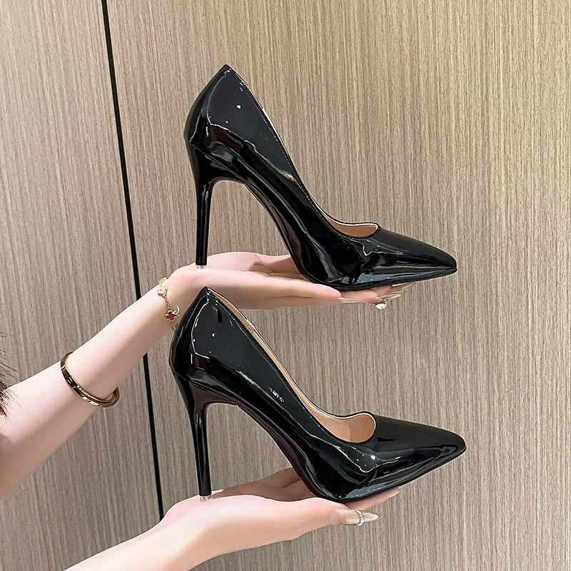 Damen Braut-Lackleder Pumps mit spitzer Zehenform und schlankem Stilettoabsatz – Lioré