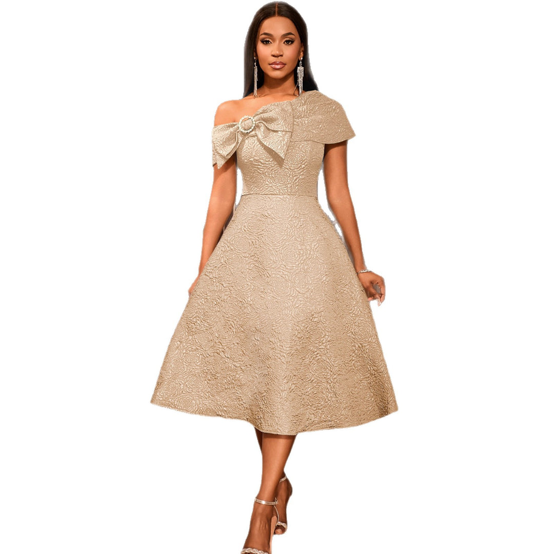Damen Figurnahes Cocktailkleid mit schickem Off-Shoulder Design und dekorativer Schleife Echo Archiv