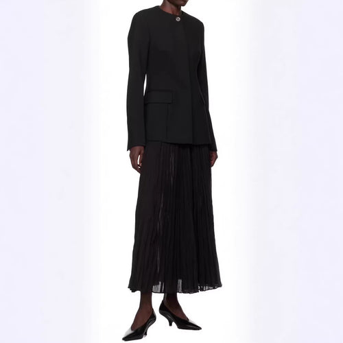 Damen taillierter Einreiher-Blazer mit Rundhalsausschnitt, verdeckter Knopfleiste und Pattentaschen Echoarchiv