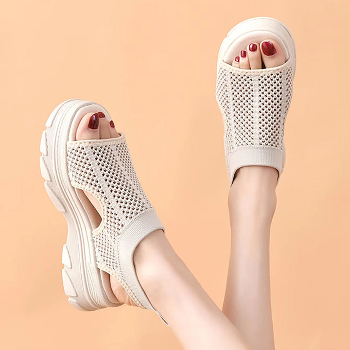 Damen nan Strick-Sandalette mit Fersenriemen, offener Zehenpartie und dämpfender Plateau-Laufsohle Echo Archiv