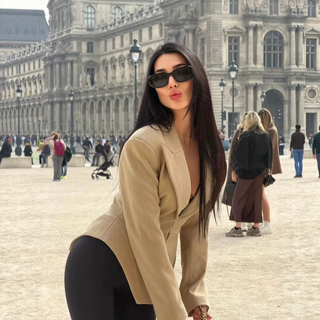 Damen Taillierter Blazer mit Peplum-Schnitt und asymmetrischer Saumführung Echo Archiv