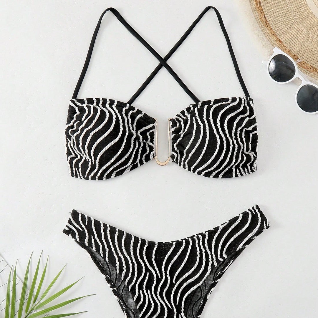 Damen Bikini mit elegantem Schnitt und modernem Muster Echo Archiv