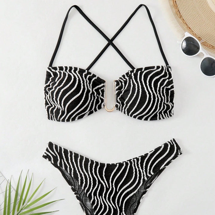 Damen Bikini mit elegantem Schnitt und modernem Muster Echo Archiv