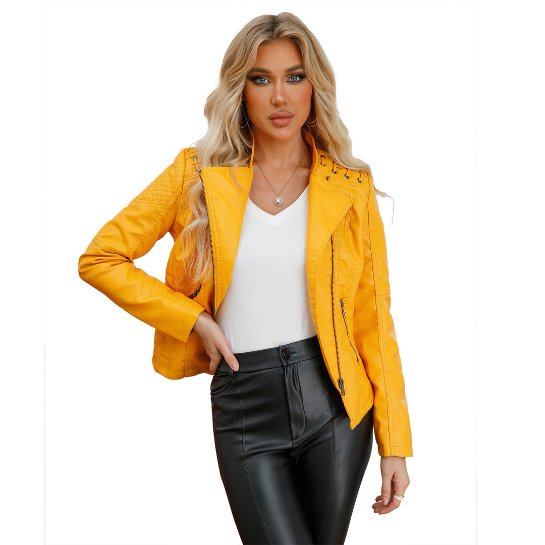 Damen nan kurze Bikerjacke aus Kunstleder mit dekorativen Ösenschnürungen an den Schultern Echo Archiv