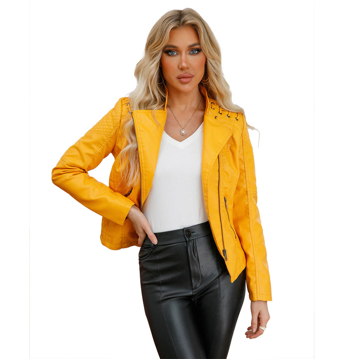 Damen nan kurze Bikerjacke aus Kunstleder mit dekorativen Ösenschnürungen an den Schultern Echo Archiv