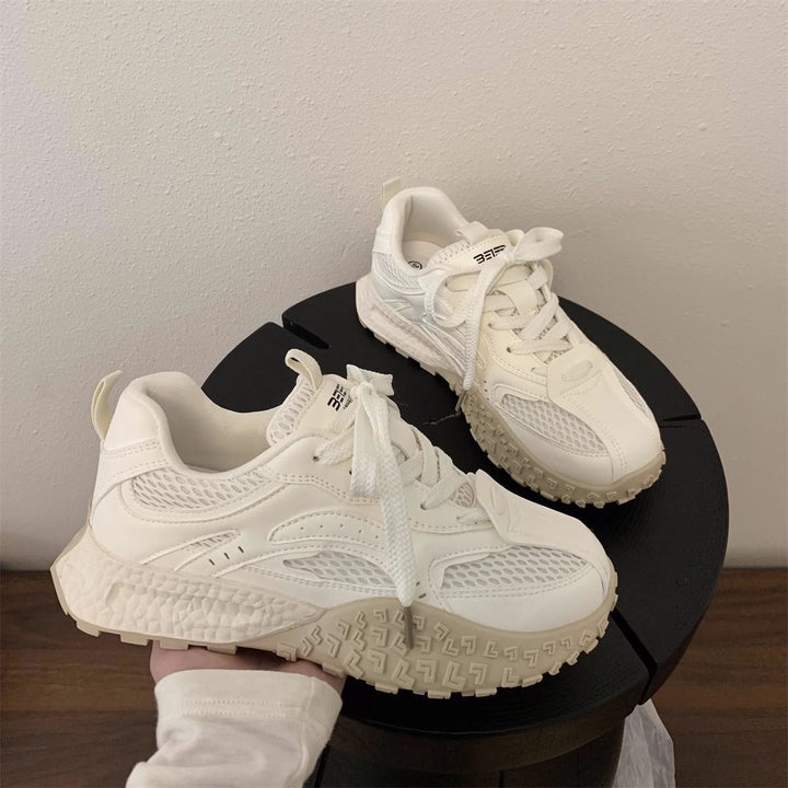 Damen Plateau-Chunky-Sneaker mit reflektierenden Mesh-Einsätzen, gepolstertem Komfortkragen und stoßdämpfender Sohle – Névara