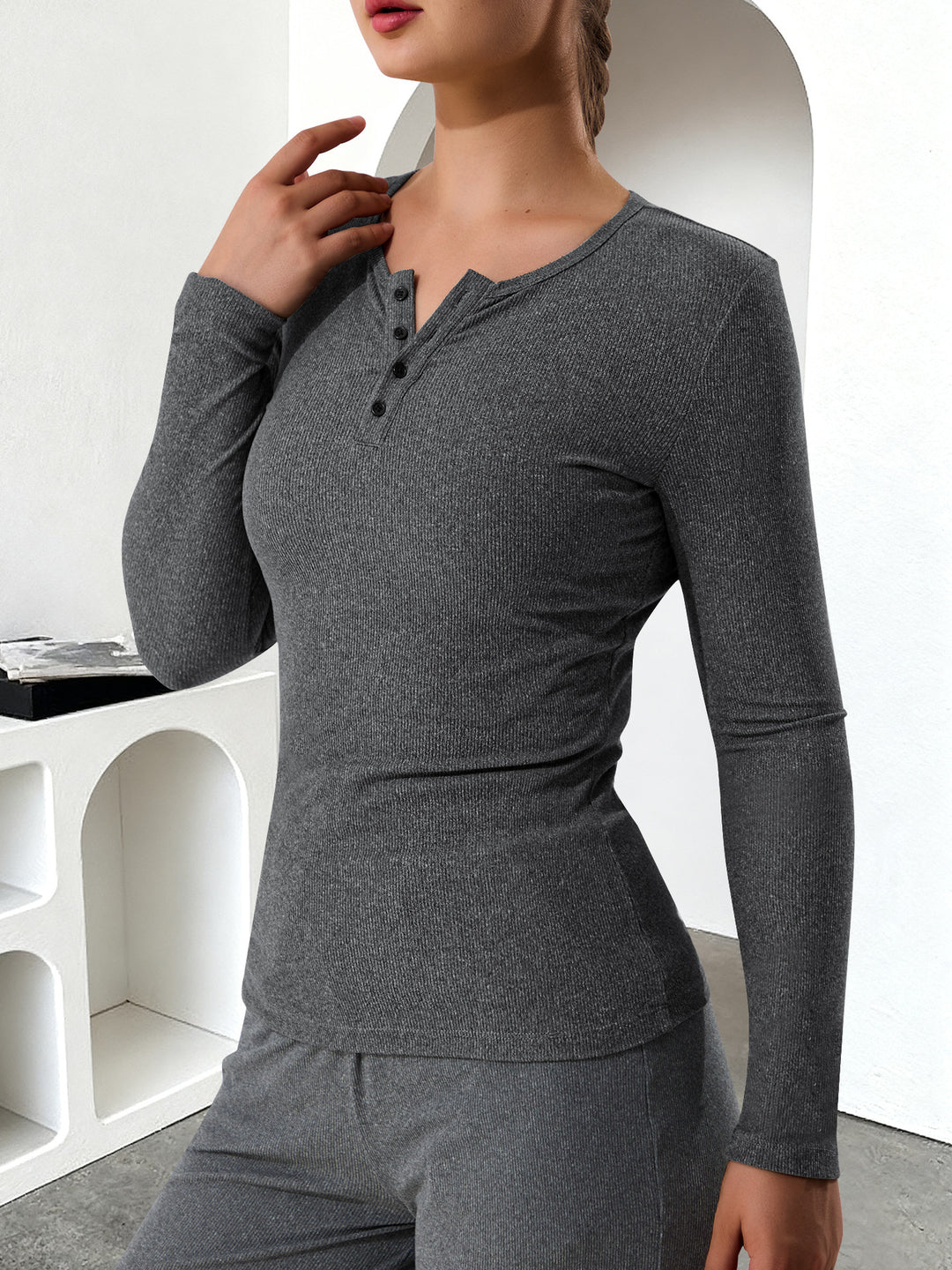 Damen Geripptes Henley-Langarmshirt mit Knopfleiste und figurnahem Schnitt echoarchiv-