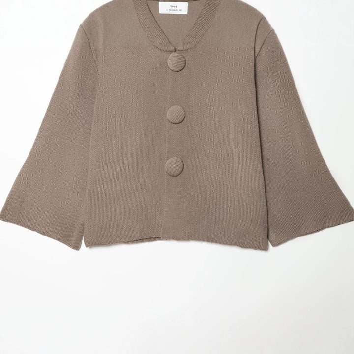 Damen Kurzgeschnittene Strickjacke mit überbreiten Ärmeln und bezogenen Knöpfen Echo Archiv