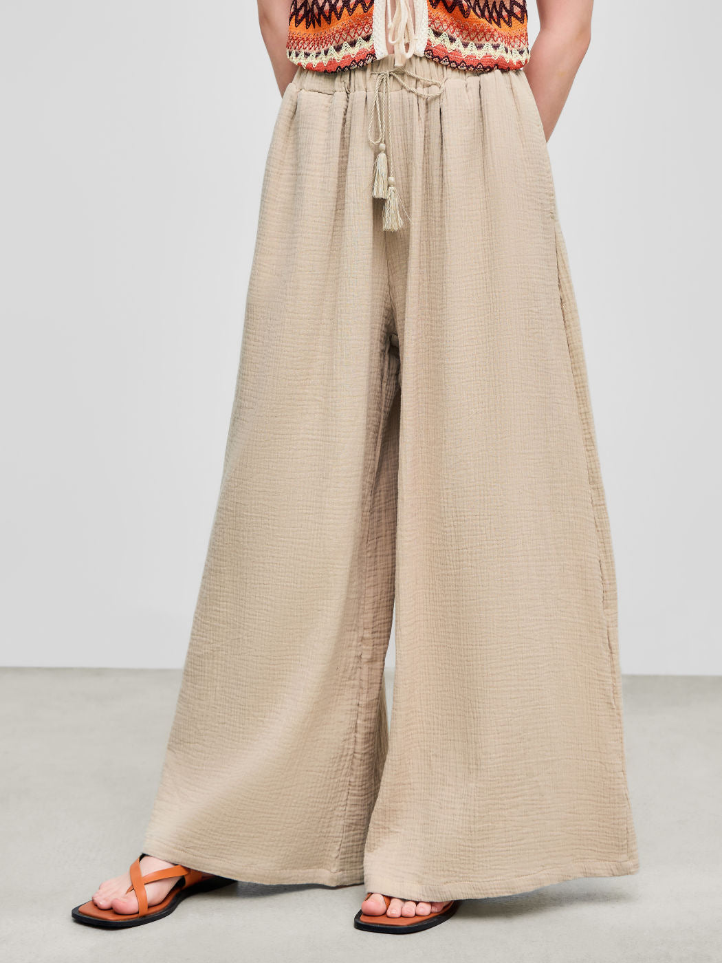Damen weite Sommerhose im lässigen Boho-Stil mit elastischem Bund und seitlichen Taschen Echo Archiv
