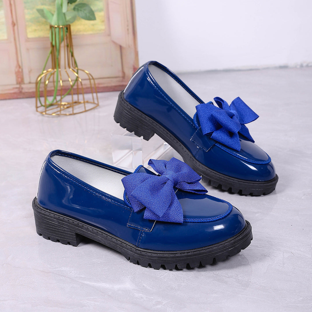 Damen Plateau-Loafer aus Lackimitat mit profilierter Gummisohle und Zierschleife – Lioré
