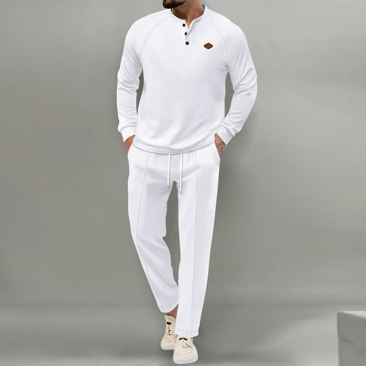 Herren lässiger Freizeitlook mit strukturierten Details Echoarchiv