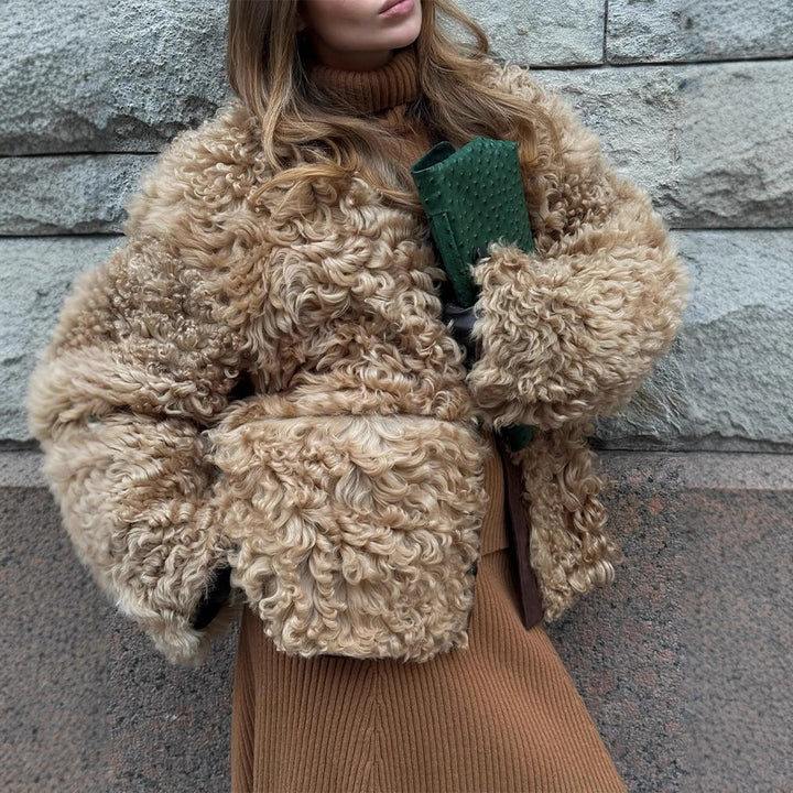 Damen Kurzjacke aus lockigem Teddy-Kunstfell mit Oversize-Schnitt Echoarchiv