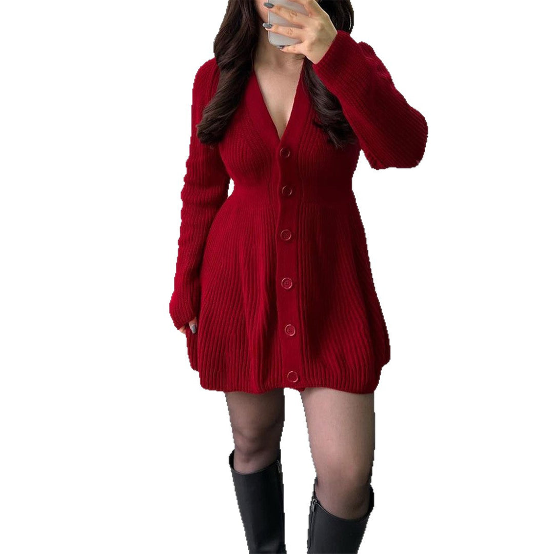 Damen tailliertes Strickkleid mit durchgehender Knopfleiste, V‑Ausschnitt und ausgestelltem A‑Linien‑Rock – Élara