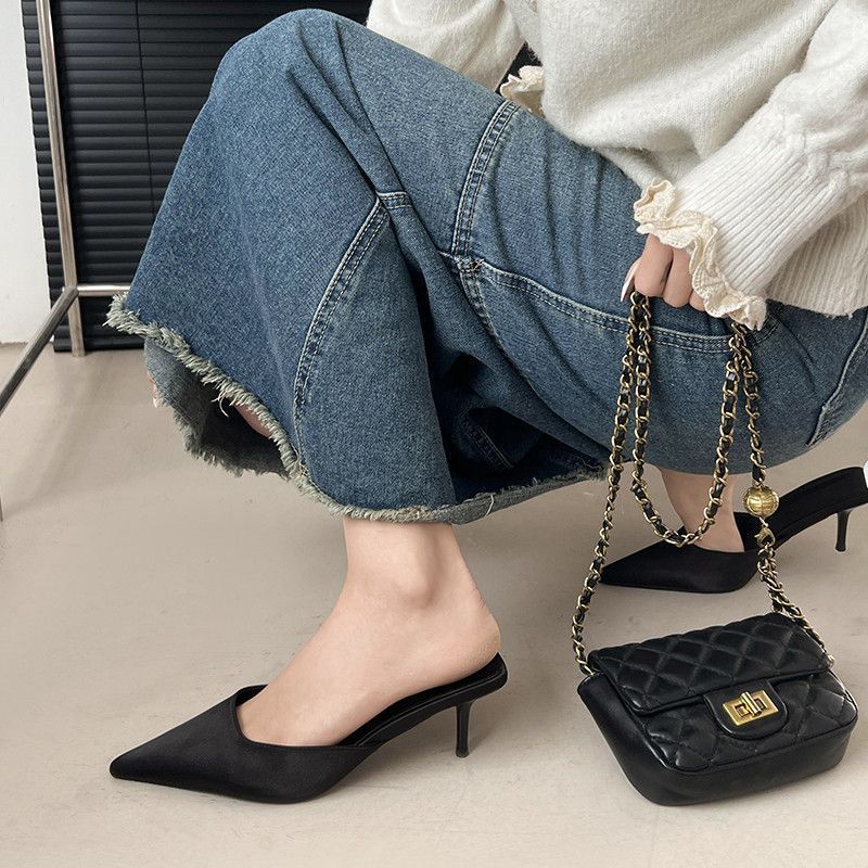 Damen Spitz zulaufende Mule mit niedrigem Kittenabsatz und fersenfreiem Design – Avérine