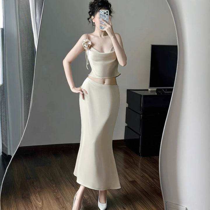 Damen elegantes zweites Etui-Kleid mit Rüschen und Trägern Echo Archiv