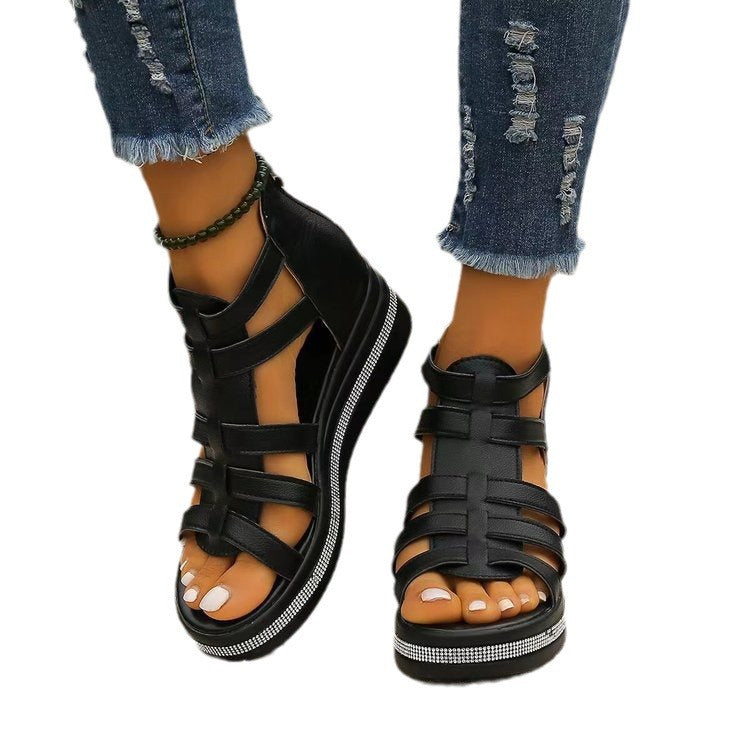 Damen Keil-Sandalen mit Gladiator-Riemen, Reißverschluss und gepolstertem Plateau – Sorelia