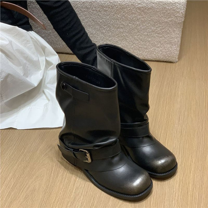 Damen Slouchy Bikerstiefeletten mit verstellbarem Schnallenriemen und runder Zehenform – Varelle