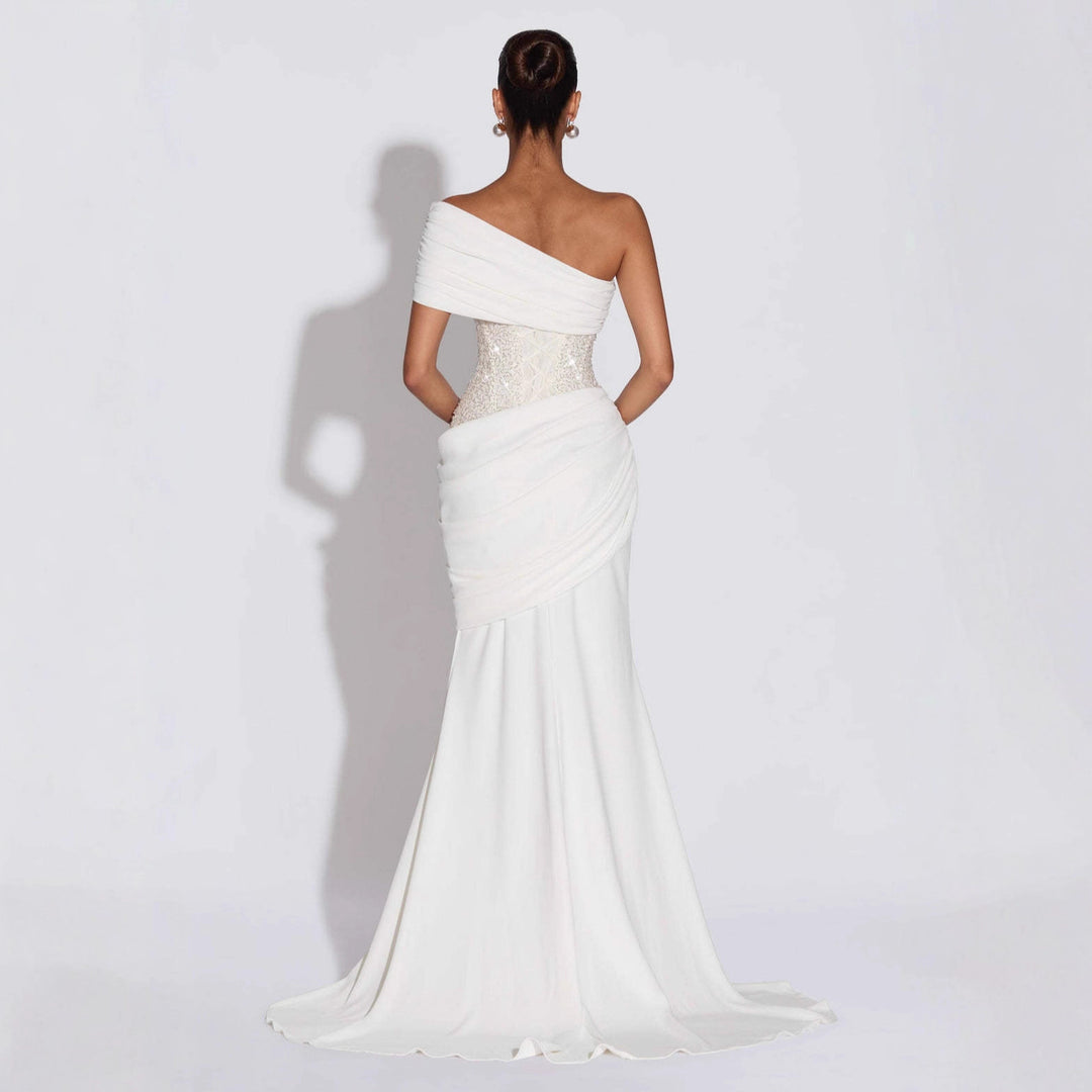 Damen Elegantes und figurbetontes Abendkleid mit asymmetrischem Ausschnitt Echo Archiv