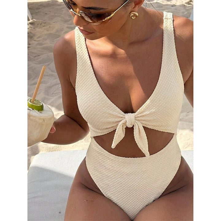 Damen Einteiliger Badeanzug mit modischem Cut-Out und Knoten-Detail Echo Archiv