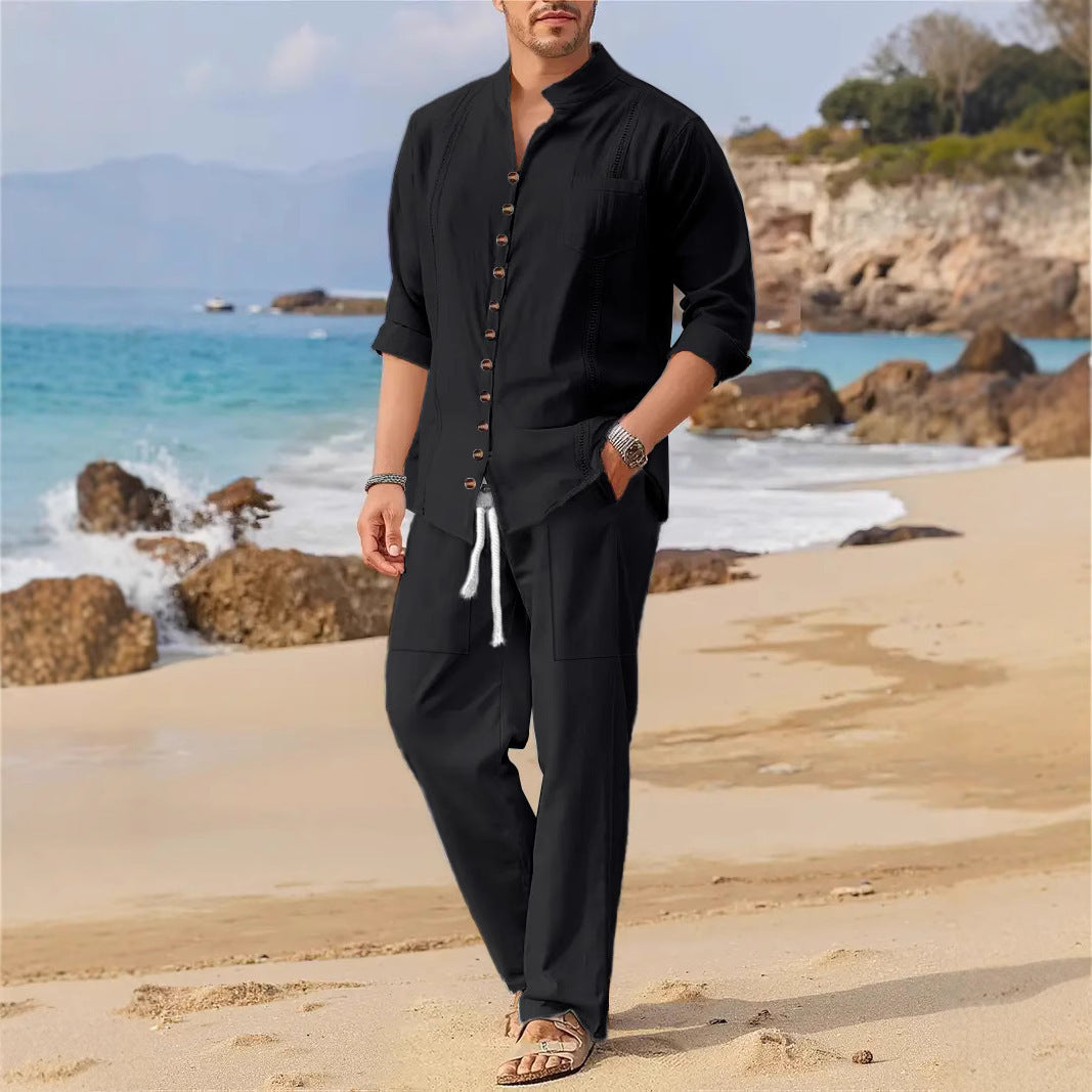 Herren lässiger Strand-Look mit knöpfbarem Hemd und bequemen Hosen Echoarchiv