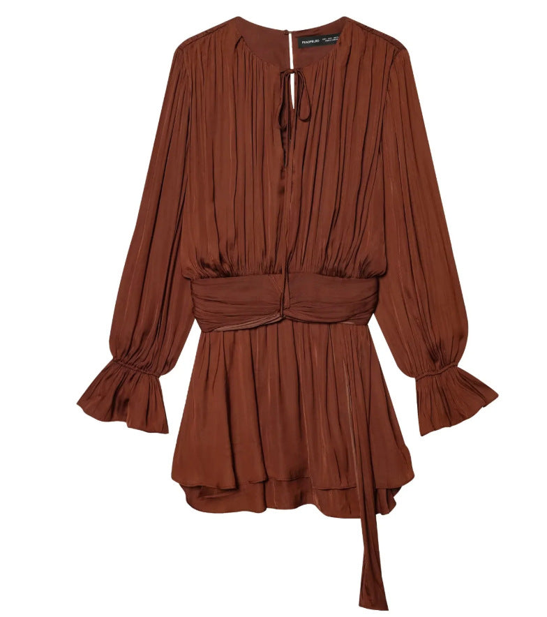 Damen Plissiertes Bindeblouson-Minikleid mit tailliertem Wickelgürtel und Glockenärmeln Echo Archiv