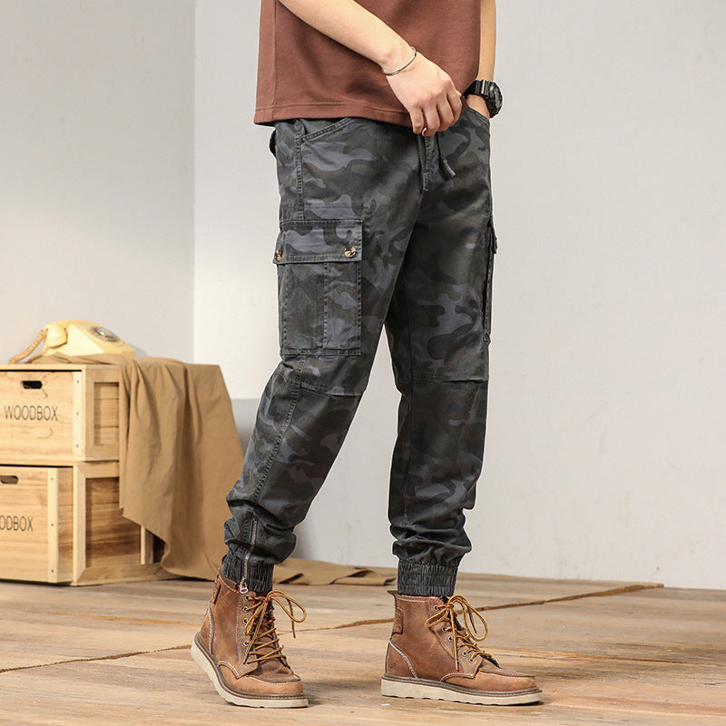 Herren Cargohose im urbanen Camouflage-Design mit vielseitigen Taschen und elastischen Bündchen Echoarchiv