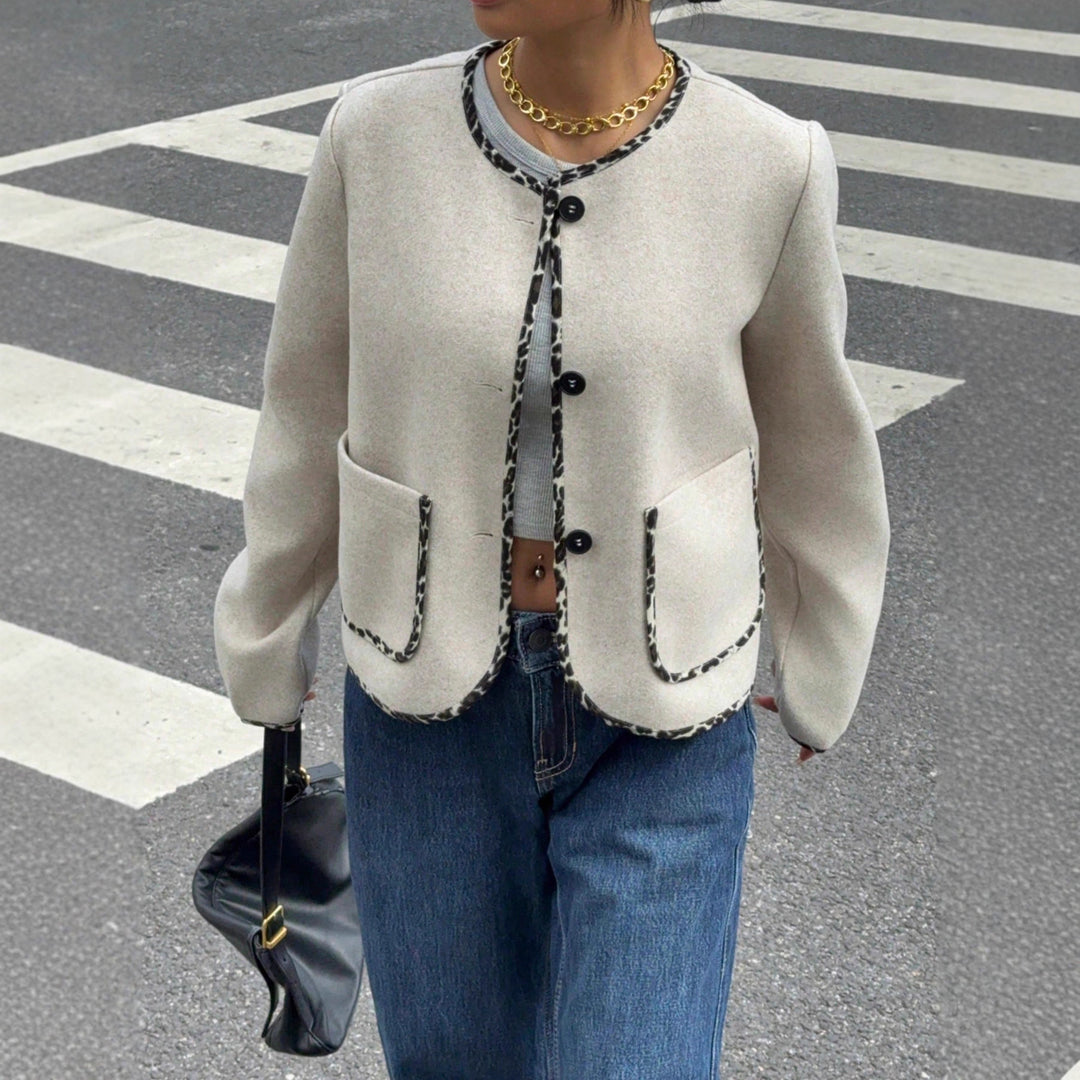 Damen Kurze Wolloptik‑Jacke mit kontrastbesatz und aufgesetzten Taschen – Avérine